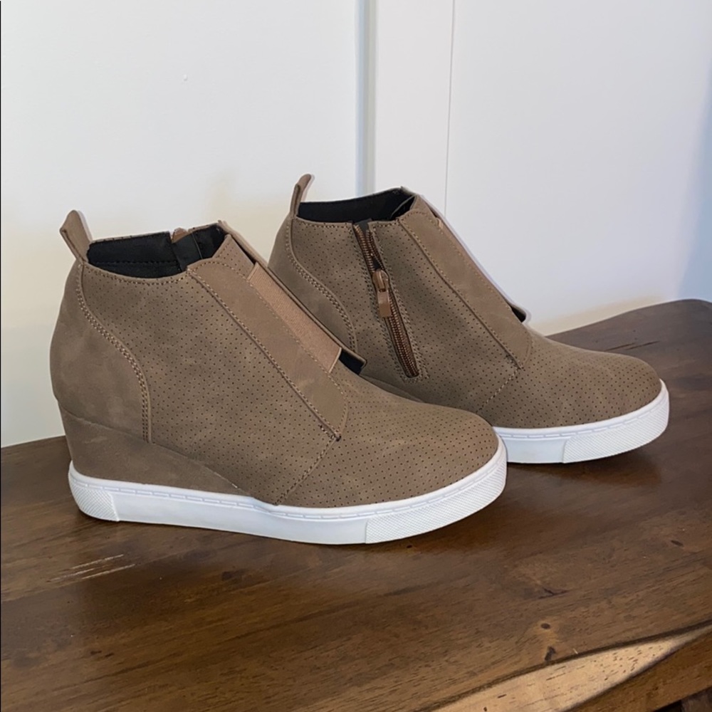 Taupe Women’s Wedge Casual Fashion Sneakers NWOB
